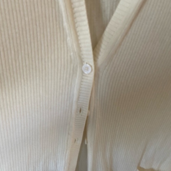 J Jill long duster size XL in off white color, two pockets, three buttons - Picture 3 of 8